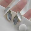 Elegantes Aretes de Hoja de Color Contrastante Coreanos Dongdaemun Simples Estilo Bosque Aretes Modernos Versátiles para Mujer