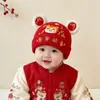 Chapéu de Ano Novo de Inverno para Bebê Chapéu de Lã Quente Tricotado Festivo Vermelho para Bebês Pequenos Chapéu com Proteção para as Orelhas Infantil