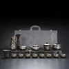 Juego de té de arcilla púrpura con diseño de bambú dorado, que incluye una tetera y tazas de servicio para uso doméstico, con un asa para prevenir quemaduras y asegurar la distribución uniforme del té