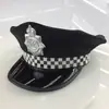 Venta al por mayor de fábrica Sombrero Octagonal a Cuadros Blanco y Negro para Adultos Accesorios Divertidos para Fiestas Navideñas Uniformes Sombrero de Policía Europeo y Americano