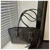 Bolso grande de estilo retro muy elegante para mujer, bolso de hombro para ir al trabajo otoño e invierno 2025, bolso de mano, bolsa tipo tote
