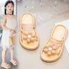 Pantuflas de Verano para Niñas 2025 Nuevo Estilo Antideslizantes Suela Suave Estilo Princesa Frescas Florales Sandalias Planas de Doble Uso