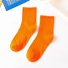 Venta directa de fábrica de calcetines de primavera con explosiones de colores sólidos japoneses de color caramelo para mujer, calcetines de colores de marea, venta al por mayor