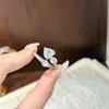 Anillo Sencillo y Super Brillante de Circonita en Forma de Corazón Dulce, Diseño de Nicho, Anillo Abierto Versátil, Joyería Diaria para el Viaje al Trabajo para Mujeres