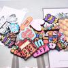 Accesorios decorativos de dibujos animados con frases inspiradoras en inglés transfronterizas, broche para funda de móvil, parche adhesivo suave de PVC