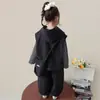 Conjunto de Lã para Meninas Outono 2026 Nova Moda Elegante Conjunto de Três Peças Listrado para Bebê Menina