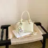Bolsa de Concha para Mulheres 2026 Novo Modelo Bolsa de Mão Ombro Transversal Versátil para o Dia a Dia Design de Nicho Bolsa com Toque de Luxo
