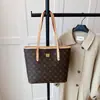 2026 Nueva Bolso Tote de Gran Capacidad, Moderno, Versátil, de Nicho, Elegante para Mujer, Popular, Sencillo, Casual, para Viajar, Bolso de Hombro