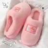 Nuevos estilos de invierno de pantuflas para el hogar para mujeres y hombres, disponibles en juegos para parejas, con suelas antideslizantes, calidez y suelas gruesas, ofrecidos a precios especiales para venta al por mayor.