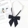 Gravata borboleta uniforme JK raiz de pena ciano-avermelhada cor sólida ângulo oblíquo japonês estudante raiz de pena gigante flor de gola uniforme de marinheiro objeto pequeno