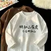 Camiseta de manga larga para niño, nueva, elegante, con cuello de corbata, estampada, corte holgado, cuello redondo