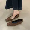 Sapatos Femininos Estilo Francês Slip-On de Boca Rasa 2025 Outono Bico Quadrado Sapatos de Moda Plissados com Aumento Interno de Altura, Sapatos Elegantes Tendência para Jovens Mulheres