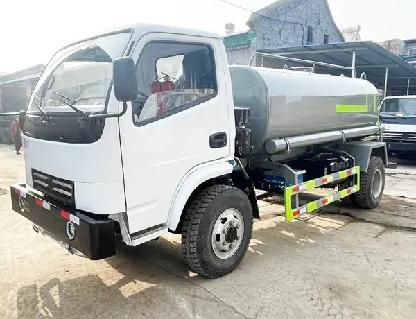 WC4SJ防爆柴油机无轨胶轮车洒水车2.jpg