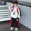 Conjunto Color Block com Meio Zíper para Meninos Primavera e Outono Estilo Coreano Roupas Esportivas Duas Peças para Crianças Estilosas Roupas de Bebê Comércio Exterior