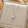 Colar de Aço Titânio Fashion Leve Luxo Feminino Simples Versátil Pingente de Zircônia Exquisito Corrente para Clavícula Celebridade da Internet Joia de Nicho de Alta Qualidade