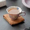Caneca de cerâmica com alça pintada à mão com peônia e borboleta em underglaze, xícara de café pequena para mulheres, xícara de chá para uso doméstico