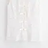Estilo INS Venda Quente de E-commerce Transfronteiriço 2026 Nova Moda Europeia e Americana Roupas Femininas Botão Decorativo de Nó de Corda Renda em Relevo Top