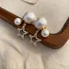 Un Par de Aretes de Perla en Forma de Estrella para Mujer, Hechos con Agujas de Plata 925, con un Toque de Lujo Ligero y Sensación de Alta Gama, con un Diseño Único y Aretes de Botón a la Moda