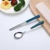 Juego de Cubiertos de Acero Inoxidable Regalo para Estudiante Viaje Portátil Tenedor Palillos Cuchara Aspecto Elegante Juego de Tres Piezas Venta al por Mayor