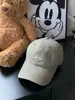 Boné de Baseball Xadrez Bordado Estilo Coreano para Mulheres, Versátil e Afina o Rosto, Modelo Tendência Novo para Primavera e Outono