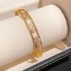 Pulseira Triangular Super Brilhante de Zircônia Europeia e Americana Transfronteiriça, Estilo Retrô, Pulseira de Moda Exagerada, Luxo Leve, Sensação de Alto Padrão, Joias Femininas