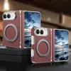 Funda Protectora Plegable para iPhone Duo con Patrón de Lichi con Adhesión Magnética de 360 Grados y Soporte Giratorio para Funda de Teléfono Apple