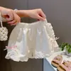 Conjunto de Verão Novo 2026 para Meninas Bebê Estiloso Conjunto de Duas Peças com Regata de Renda e Shorts Roupas de Verão para Crianças