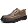 Sapatos de Couro Macio Masculino Couro Genuíno 2025 Outono Novo Couro Bovino de Primeira Camada Masculino Antiderrapante Sapatos para Homens de Meia-Idade e Idosos Sapatos Masculinos Quentes