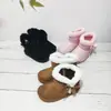 Novas botas de neve de cano médio 2026 para mulheres, com um design fofo de pompom, adequadas para estudantes, com forro de fleece quente e sola espessada para maior aquecimento e resistência ao escorregamento