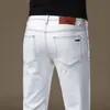 Calça jeans branca de alta qualidade italiana para homens, nova tendência outono/inverno 2026, corte reto slim fit, calça casual