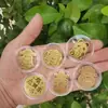 Adesivo de Celular Dourado com Folha de Ouro Puro 999, Adesivo para Ficar Rico, Riqueza Chegando Diariamente, Adesivo de Traseira de Celular do Deus da Riqueza, Presente de Aniversário