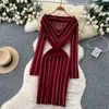 Vestido de Tricô de Alta Qualidade Estilo Deusa com Decote V Manga Longa Listras Contrastantes para Mulheres Outono Aparência Emagrecedora Saia Justa ao Corpo
