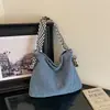 Bolsa de Ombro Grande de Lona Estilo Preguiçoso Feminina Nova Moda Outono 2026 Aparência de Alto Valor Bolsa Tote de Ombro Único Chique