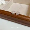 Pendientes de Flor Hueca de Plata Lisa Aguja de Plata Moda Coreana Pendientes Versátiles Personalidad Femenina Pendientes Elegantes Sentido del Diseño Nicho