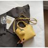Bolso Coreano de Textura de Alta Gama para Mujer 2025 Primavera Nuevo Bolso de Mano Moderno Versátil para Viaje Bolso Tipo Cubo Bolso Cruzado
