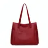Bolso Tote de Moda Nuevo para Mujer, Gran Capacidad, Versátil para el Trabajo Diario, Estilo Vintage, Sensación de Alta Calidad, Bolso de Mano y Bolso de Hombro con Colgante
