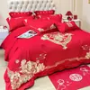 2026 Novo Conjunto de Roupa de Cama Vermelha para Casamento de Quatro Peças Capa de Edredom Festiva para Casamento Lençol de Cama Roupa de Cama para Celebração de Recém-Casados Saia de Cama