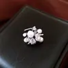 Pinzas para Orejas de Flor de Perla de Zirconia para Mujeres Sin Perforaciones, Pinzas Sencillas y de Moda para el Cartílago de la Oreja, Pendientes Versátiles, Pendientes de Lujo Ligero y de Gama Alta