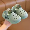 Crocs Infantis para Meninos e Meninas, Novo Estilo de Verão, Uso de Duas Formas, Sandálias Antiderrapantes Macias para Meninos