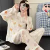 Nuevo cárdigan de doble longitud para mujer Otoño 2026 con cuello de solapa, pijama casual holgado con estampado de dibujos animados y anime, algodón nube