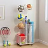 Rack de armazenamento para esportes em casa para basquete, futebol, vôlei, raquetes de badminton e equipamentos de ginástica; um rack de armazenamento e organização para bolas esportivas