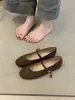 Versão pele de carneiro! Sapatilhas femininas planas vermelhas vintage com uma única tira, bico redondo, corte baixo, adequadas para combinar com saias, sapatos de vó