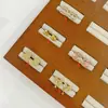Brincos de Latão Banhados a Ouro de Alta Qualidade para Mulheres, Temperamento de Nicho de Luxo, Brincos com Cristais de Gelo Triturado Brilhantes Atacado