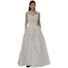 Vestido de Noiva Vintage Sem Alças Leve com Decote em V, Comprimento no Chão, Estilo Simples para Casamentos no Gramado, Sensação de Alto Padrão, Adequado para Fotografia de Viagem e Registro de Casamento