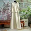 Vestido de tirantes sin mangas de color liso negro, moda femenina nueva de otoño 2025, vestido de línea A que ciñe la cintura