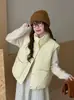 Outono/Inverno 2026 Novo Estilo Coreano Gola Alta Colete de Penas Feminino Roupa Externa Curto Bolso Grande Colete Gilet Roupa Externa