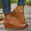 Sandálias novo estilo 2026 praia verão tira cruzada versátil sapatos femininos sandálias de salto plataforma feminina tamanho grande sandálias flat