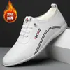 Comércio Exterior Transfronteiriço Sapatos Masculinos Respiráveis Novos Versáteis Sapatos de Couro Couro Macio Estilo Coreano Sapatos Brancos Solado Macio Sapatos Antiderrapantes Doudou Sapatos Masculinos