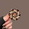 Moda Retro Lujo Ligero Flor de Bauhinia Broche Tendencia Elegante Pin de Cristal Accesorio para Traje Chaqueta Joyería