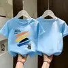 Camiseta de Manga Corta de Verano 2026 Nueva con Estampado de Letras de Dibujos Animados para Niños Pequeños, Top de Media Manga Moderno y a la Moda